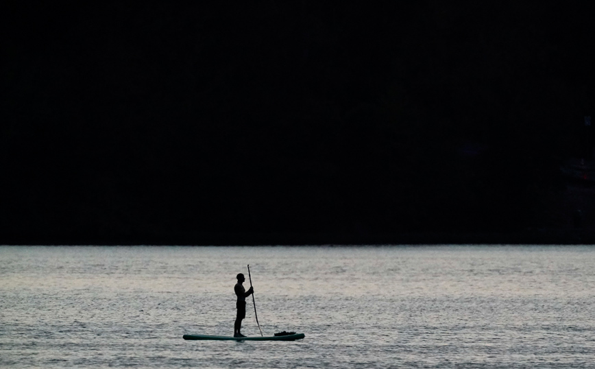 Άνδρας πάνω σε pad στο Κάνσας Άνδρας πάνω σε pad στο Κάνσας