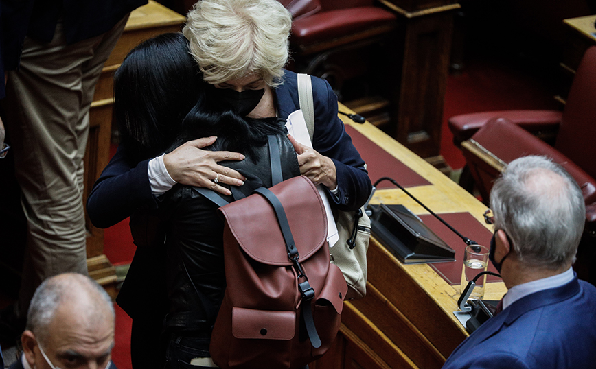 Συγκίνηση στη Βουλή για το θάνατο της Φώφης Γεννηματά Συγκίνηση στη Βουλή για το θάνατο της Φώφης Γεννηματά