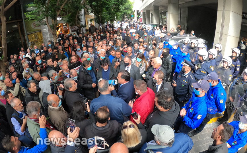 Γεωργιάδης με παραγωγούς λαϊκών αγορών Γεωργιάδης με παραγωγούς λαϊκών αγορών