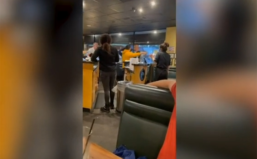 Κακός χαμός σε εστιατόριο: Πελάτης ξάπλωσε με μια γροθιά άντρα που δεν ήθελε να βάλει μάσκα