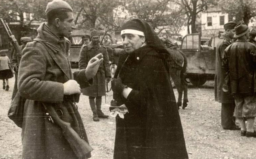 Η Μάνα του Ελληνικού Στρατού στο Αργυρόκαστρο Η Μάνα του Ελληνικού Στρατού στο Αργυρόκαστρο