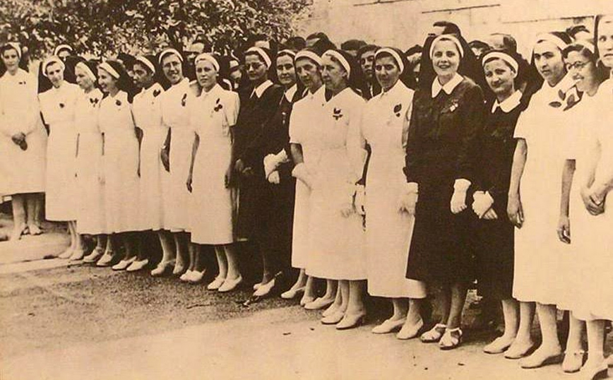 Παραταγμένη ομάδα νοσηλευτριών Παραταγμένη ομάδα νοσηλευτριών