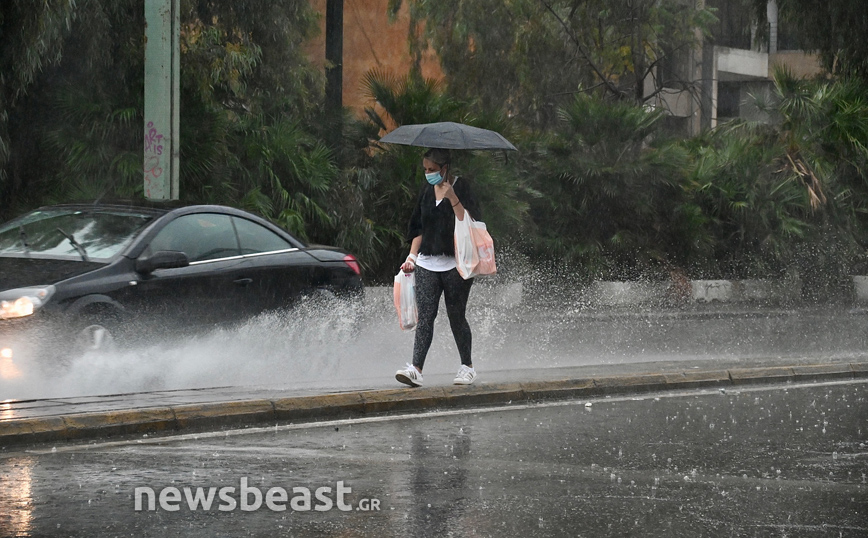 Έντονη βροχόπτωση πλήττει την Αττική Έντονη βροχόπτωση πλήττει την Αττική