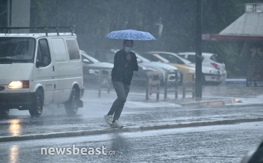 Έντονη βροχόπτωση πλήττει την Αττική Έντονη βροχόπτωση πλήττει την Αττική