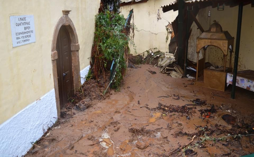 Απίστευτες εικόνες καταστροφής στην Κέρκυρα Απίστευτες εικόνες καταστροφής στην Κέρκυρα