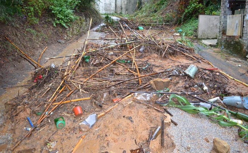 Απίστευτες εικόνες καταστροφής στην Κέρκυρα Απίστευτες εικόνες καταστροφής στην Κέρκυρα