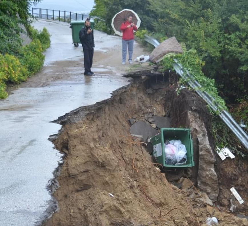Απίστευτες εικόνες καταστροφής στην Κέρκυρα Απίστευτες εικόνες καταστροφής στην Κέρκυρα