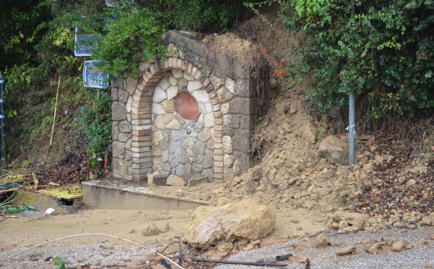 Απίστευτες εικόνες καταστροφής στην Κέρκυρα Απίστευτες εικόνες καταστροφής στην Κέρκυρα