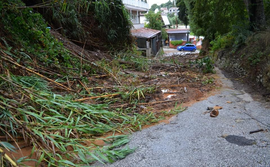 Απίστευτες εικόνες καταστροφής στην Κέρκυρα Απίστευτες εικόνες καταστροφής στην Κέρκυρα