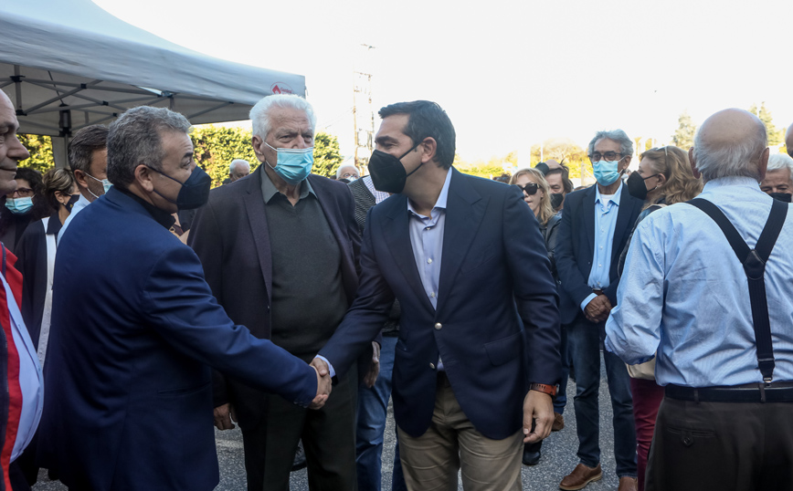 Τάσος Κουράκης: Συγκίνηση στο τελευταίο αντίο – Παρών ο Αλέξης Τσίπρας