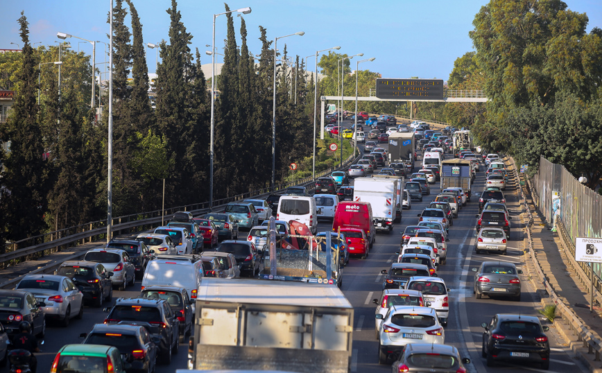 Κίνηση τώρα: Χάος στους δρόμους της Αθήνας &#8211; Μποτιλιάρισμα στον Κηφισό και καθυστερήσεις στην Αττική Οδό