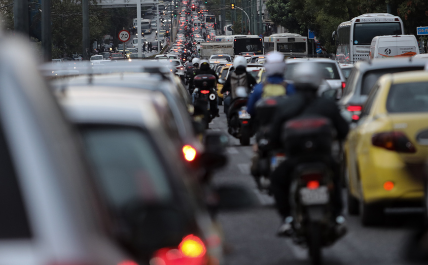 Κίνηση τώρα: Σε ποιους δρόμους υπάρχουν προβλήματα – Η κατάσταση στην Αττική Οδό
