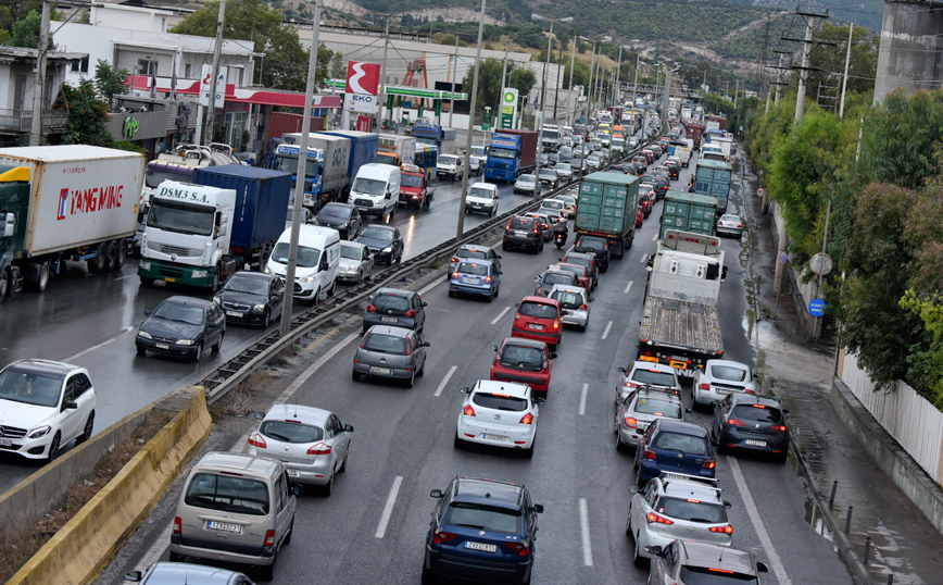 Κίνηση τώρα: Χάος στους δρόμους της Αθήνας &#8211; Αυξημένη η έξοδος για το τριήμερο της 25ης Μαρτίου