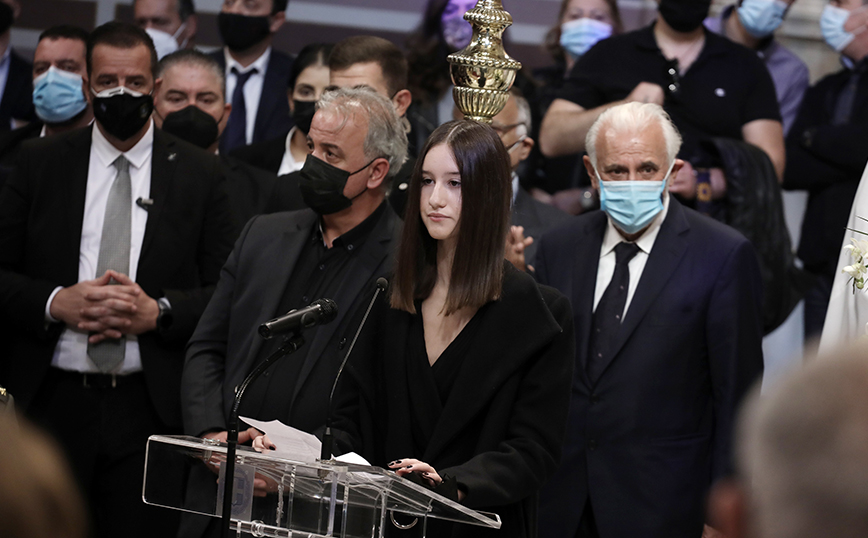 Φώφη Γεννηματά: Συγκινεί η μικρή της κόρη, Κατερίνα – «Αντίο μαμά, είσαι μαχήτρια, σε αγαπάμε πολύ και πάντα»