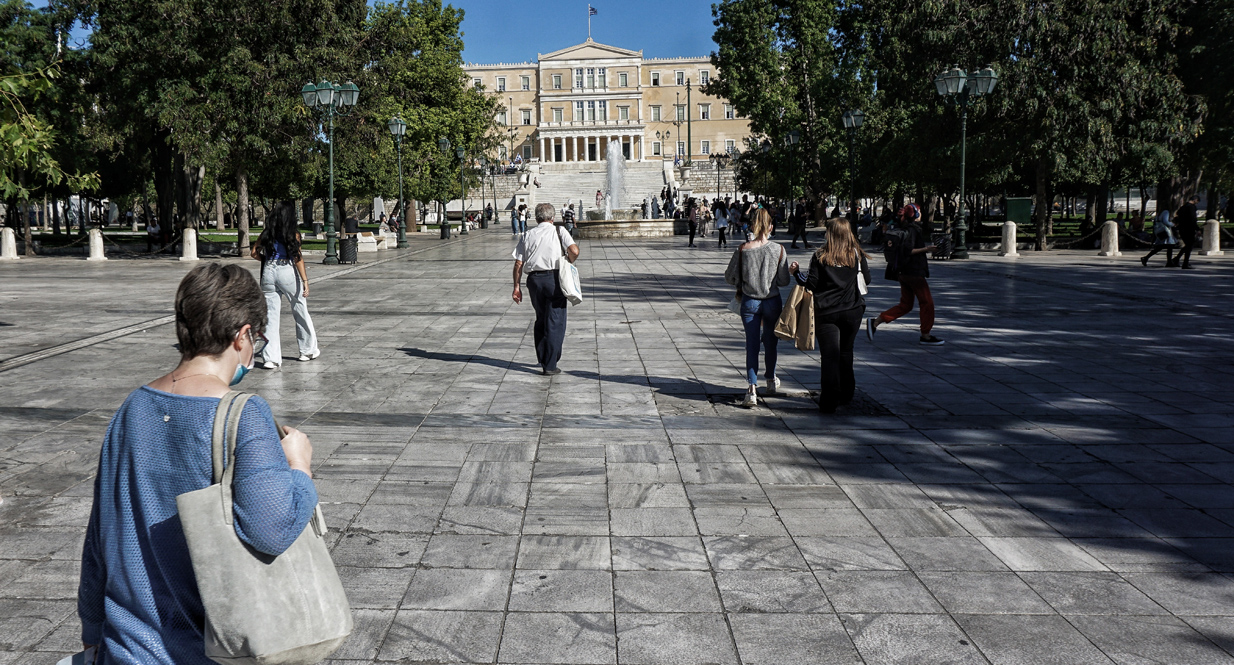 Κορονοϊός: Εφιάλτης δίχως τέλος οι αριθμοί της πανδημίας – Οι σκέψεις για μέτρα «σφήνα»