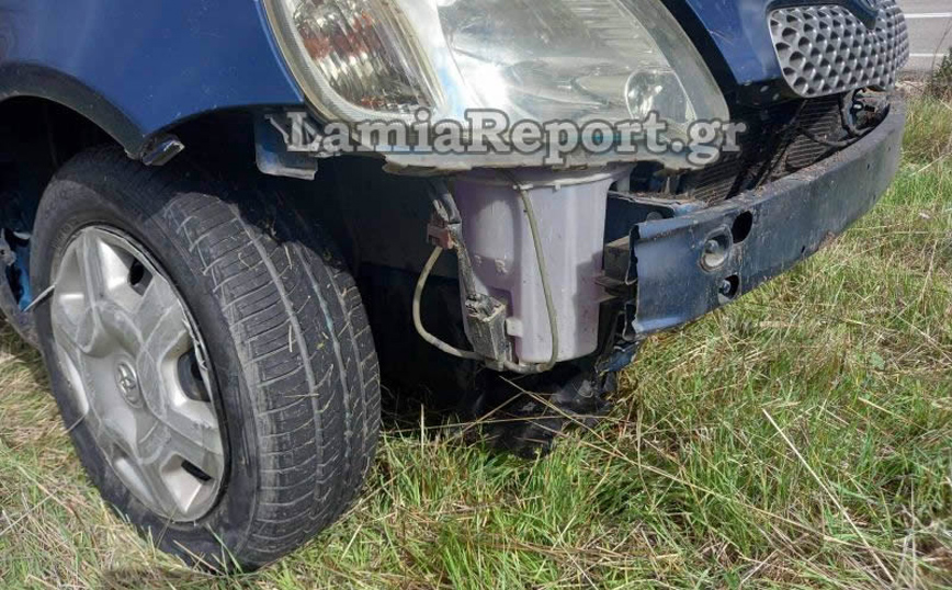 Αυτοκίνητο κατέληξε στα χωράφια μετά από τροχαίο που προκάλεσε μέλισσα Αυτοκίνητο κατέληξε στα χωράφια μετά από τροχαίο που προκάλεσε μέλισσα