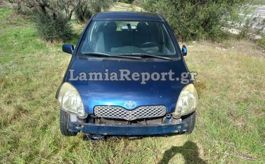 Αυτοκίνητο κατέληξε στα χωράφια μετά από τροχαίο που προκάλεσε μέλισσα Αυτοκίνητο κατέληξε στα χωράφια μετά από τροχαίο που προκάλεσε μέλισσα