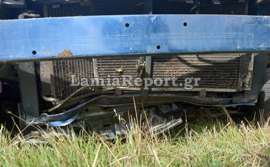 Αυτοκίνητο κατέληξε στα χωράφια μετά από τροχαίο που προκάλεσε μέλισσα Αυτοκίνητο κατέληξε στα χωράφια μετά από τροχαίο που προκάλεσε μέλισσα