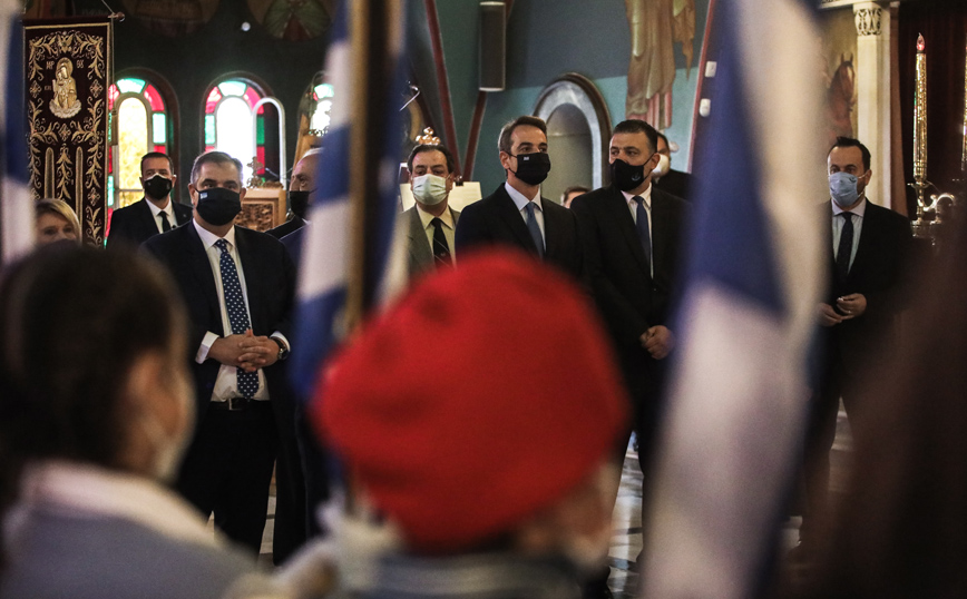 Ο Κυριάκος Μητσοτάκης στην παρέλαση στο Φάληρο Ο Κυριάκος Μητσοτάκης στην παρέλαση στο Φάληρο