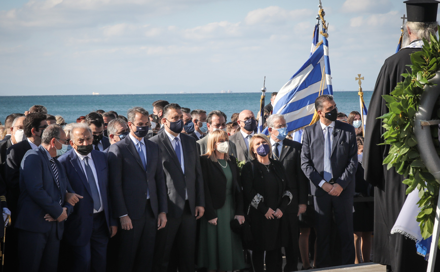 Ο Κυριάκος Μητσοτάκης στην παρέλαση στο Φάληρο Ο Κυριάκος Μητσοτάκης στην παρέλαση στο Φάληρο