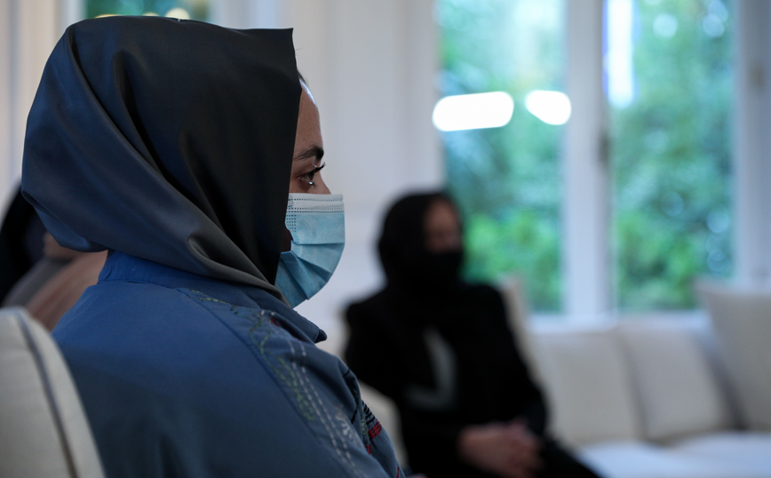 ΣΥΝΑΝΤΗΣΗ ΤΟΥ ΠΡΩΘΥΠΟΥΡΓΟΥ ΚΥΡΙΑΚΟΥ ΜΗΤΣΟΤΑΚΗ ΜΕ ΓΥΝΑΙΚΕΣ ΒΟΥΛΕΥΤΕΣ, ΔΙΚΑΣΤΕΣ ΚΑΙ ΔΙΚΗΓΟΡΟΥΣ ΑΠΟ ΤΟ ΑΦΓΑΝΙΣΤΑΝ ΣΥΝΑΝΤΗΣΗ ΤΟΥ ΠΡΩΘΥΠΟΥΡΓΟΥ ΚΥΡΙΑΚΟΥ ΜΗΤΣΟΤΑΚΗ ΜΕ ΓΥΝΑΙΚΕΣ ΒΟΥΛΕΥΤΕΣ, ΔΙΚΑΣΤΕΣ ΚΑΙ ΔΙΚΗΓΟΡΟΥΣ ΑΠΟ ΤΟ ΑΦΓΑΝΙΣΤΑΝ