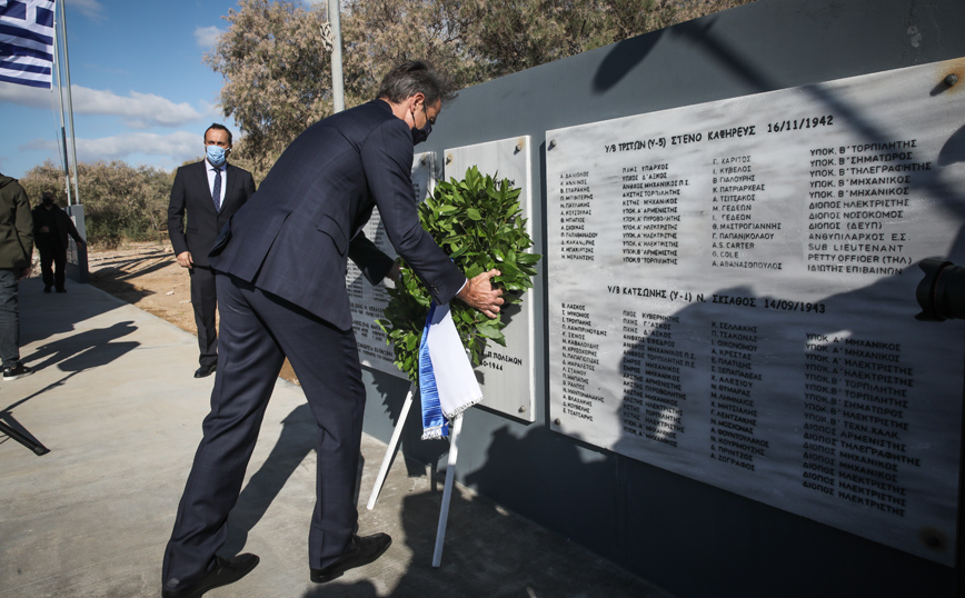 Ο Κυριάκος Μητσοτάκης στην παρέλαση στο Φάληρο Ο Κυριάκος Μητσοτάκης στην παρέλαση στο Φάληρο