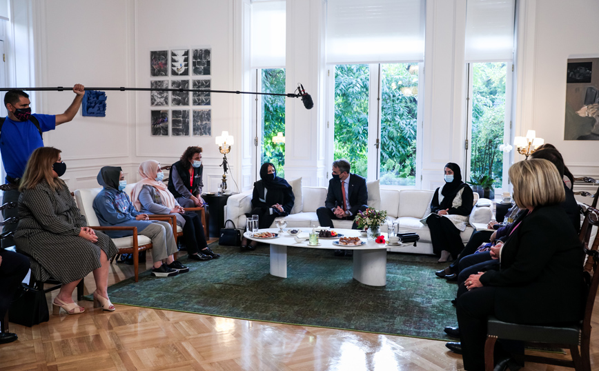 ΣΥΝΑΝΤΗΣΗ ΤΟΥ ΠΡΩΘΥΠΟΥΡΓΟΥ ΚΥΡΙΑΚΟΥ ΜΗΤΣΟΤΑΚΗ ΜΕ ΓΥΝΑΙΚΕΣ ΒΟΥΛΕΥΤΕΣ, ΔΙΚΑΣΤΕΣ ΚΑΙ ΔΙΚΗΓΟΡΟΥΣ ΑΠΟ ΤΟ ΑΦΓΑΝΙΣΤΑΝ ΣΥΝΑΝΤΗΣΗ ΤΟΥ ΠΡΩΘΥΠΟΥΡΓΟΥ ΚΥΡΙΑΚΟΥ ΜΗΤΣΟΤΑΚΗ ΜΕ ΓΥΝΑΙΚΕΣ ΒΟΥΛΕΥΤΕΣ, ΔΙΚΑΣΤΕΣ ΚΑΙ ΔΙΚΗΓΟΡΟΥΣ ΑΠΟ ΤΟ ΑΦΓΑΝΙΣΤΑΝ