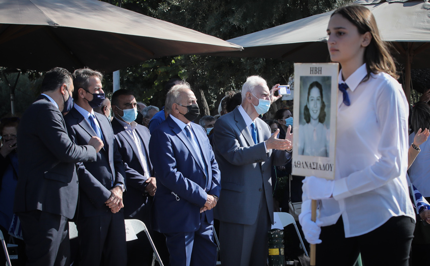 Ο Κυριάκος Μητσοτάκης στην παρέλαση στο Φάληρο Ο Κυριάκος Μητσοτάκης στην παρέλαση στο Φάληρο