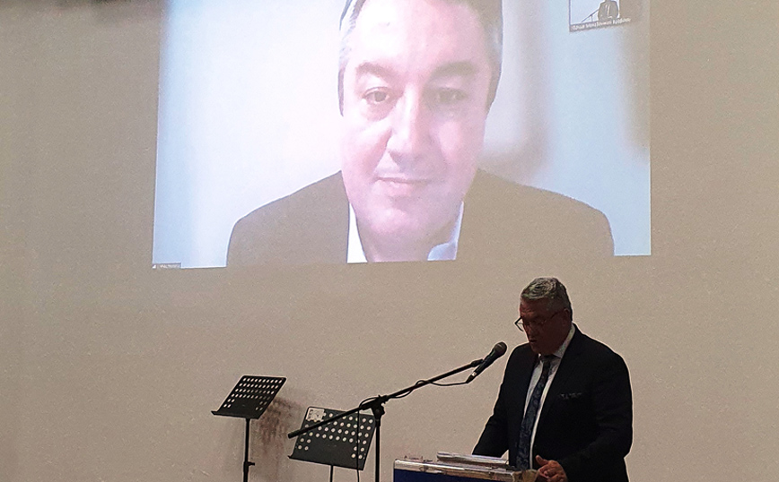 SOS από τον Ηλία Μόσιαλο για την ενίσχυση των εμβολιασμών κατά του κορονοϊού: «Απαιτείται συνεννόηση και συνεργασία»