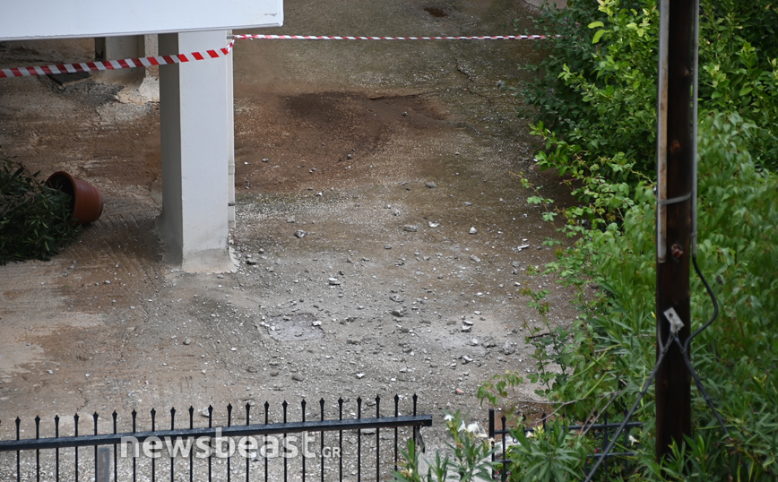 Έπεσε μπαλκόνι πολυκατοικίας στο Χαλάνδρι Έπεσε μπαλκόνι πολυκατοικίας στο Χαλάνδρι