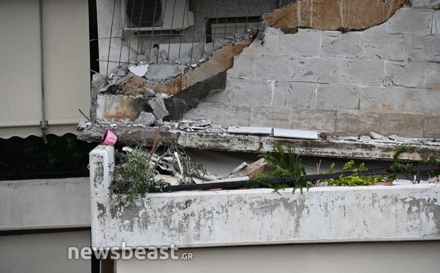 Έπεσε μπαλκόνι πολυκατοικίας στο Χαλάνδρι Έπεσε μπαλκόνι πολυκατοικίας στο Χαλάνδρι