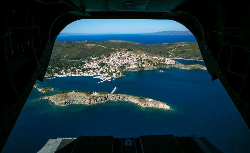 Η επιστολή του δημάρχου Οινουσσών στο Μαξίμου για τα γήπεδα στα σχολεία που συγκινεί