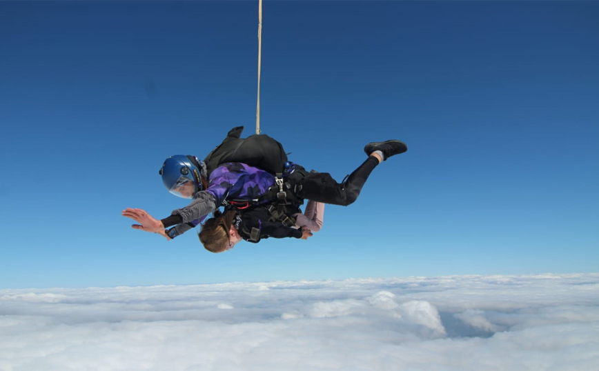 Η Ελευθερία Τόσιου σε ελεύθερη πτώση Η Ελευθερία Τόσιου σε ελεύθερη πτώση