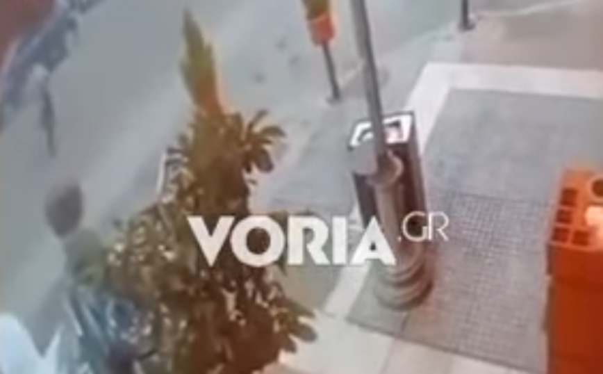Βίντεο – σοκ από παράσυρση ηλικιωμένης στη Θεσσαλονίκη – Την εγκατέλειψε ο οδηγός