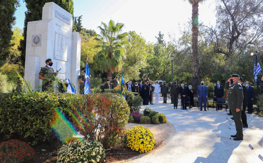 Μνημόσυνο υπέρ των πεσόντων Ιερολοχιτώνστο Πεδίον του Άρεως Μνημόσυνο υπέρ των πεσόντων Ιερολοχιτώνστο Πεδίον του Άρεως