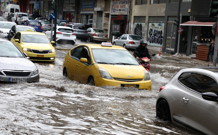 Κακοκαιρία Μπάλλος – Αττική: Σε ποια σημεία έχει διακοπεί η κυκλοφορία