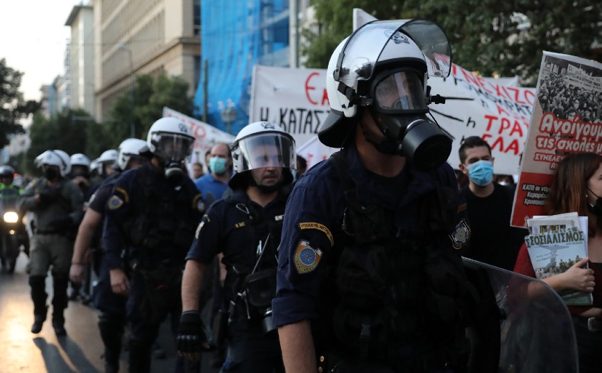 Τι αναφέρει η αστυνομία για την ένταση στο πανεκπαιδευτικό συλλαλητήριο