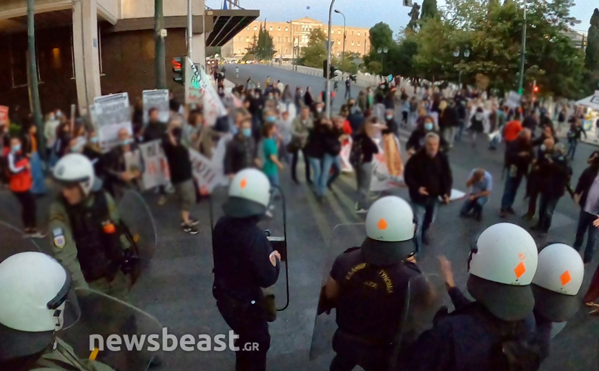 Ένταση στο πανεκπαιδευτικό συλλαλητήριο Ένταση στο πανεκπαιδευτικό συλλαλητήριο