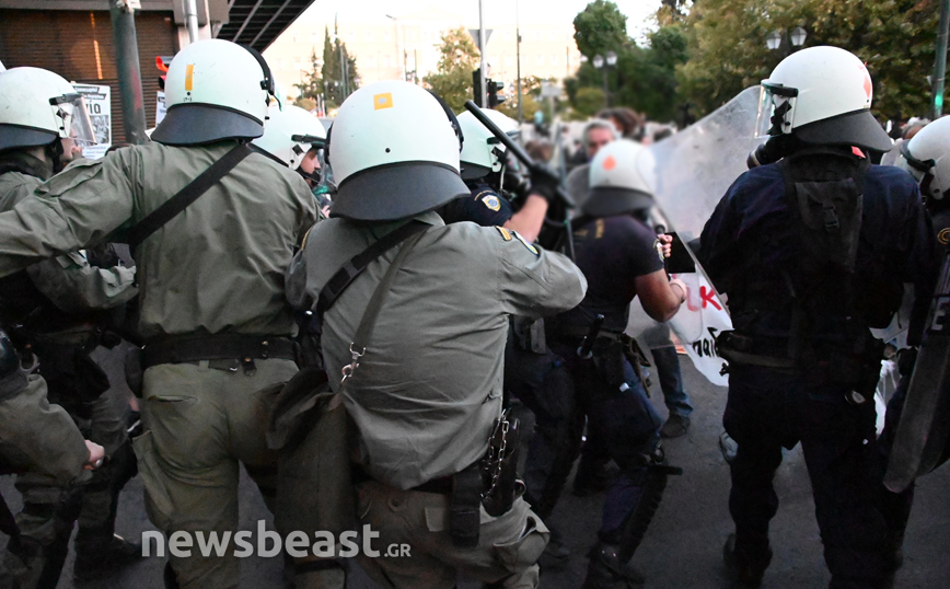 Ένταση στο πανεκπαιδευτικό συλλαλητήριο Ένταση στο πανεκπαιδευτικό συλλαλητήριο