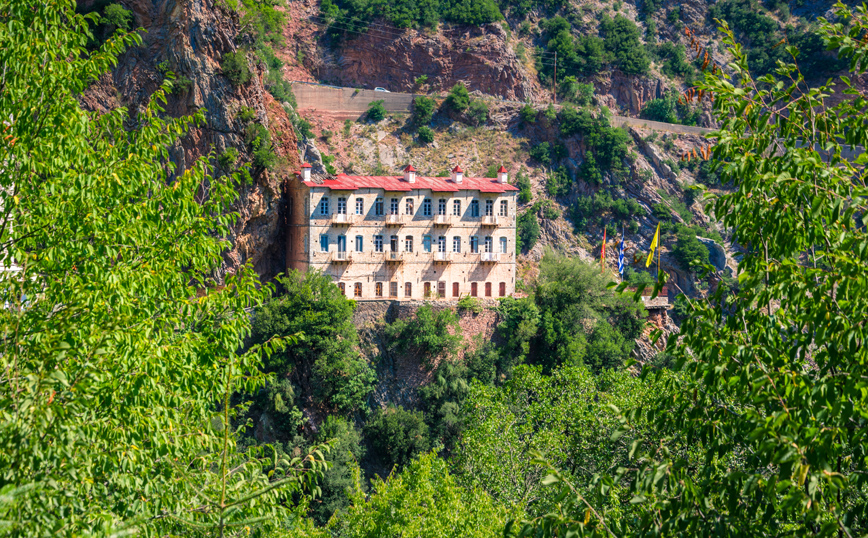 Η Μονή Προυσού στην Ευρυτανία