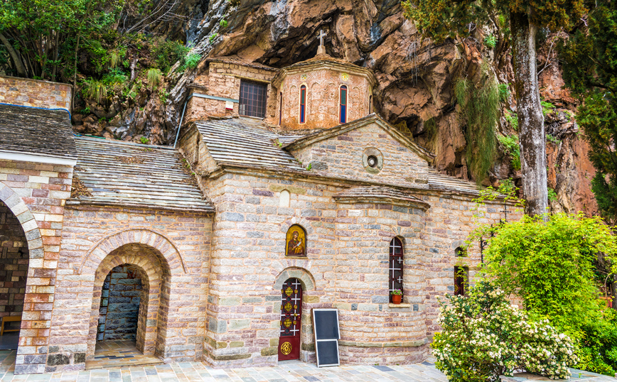 Η Μονή Προυσού στην Ευρυτανία