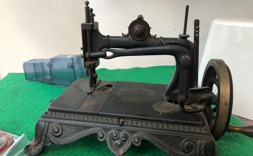 Οι ραπτομηχανές του τεχνίτη Γιάννη Γεωργαντζά Οι ραπτομηχανές του τεχνίτη Γιάννη Γεωργαντζά