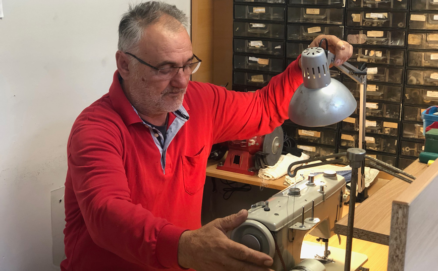 Οι ραπτομηχανές του τεχνίτη Γιάννη Γεωργαντζά Οι ραπτομηχανές του τεχνίτη Γιάννη Γεωργαντζά