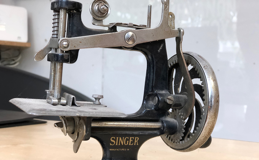 Οι ραπτομηχανές του τεχνίτη Γιάννη Γεωργαντζά Οι ραπτομηχανές του τεχνίτη Γιάννη Γεωργαντζά