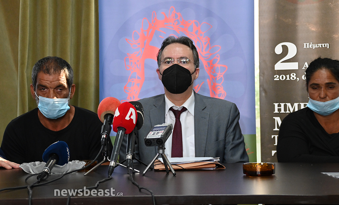 Ο Θανάσης Καμπαγιάννης στη συνέντευξη τύπου για τη δολοφονία του 19χρονου Ρομά, Νίκου Σαμπάνη Ο Θανάσης Καμπαγιάννης στη συνέντευξη τύπου για τη δολοφονία του 19χρονου Ρομά, Νίκου Σαμπάνη