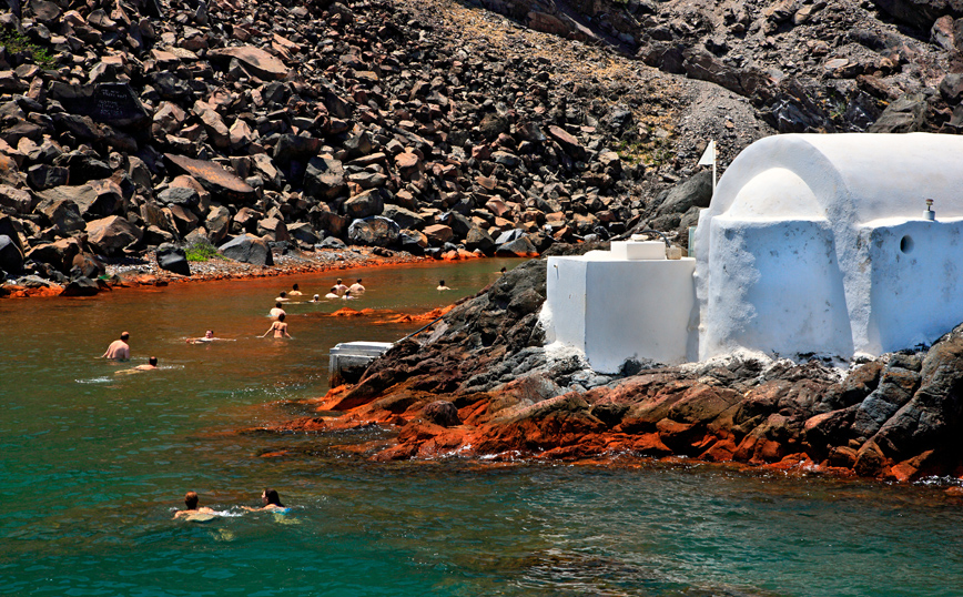 Η Παλιά Καμμένη στη Σαντορίνη Η Παλιά Καμμένη στη Σαντορίνη