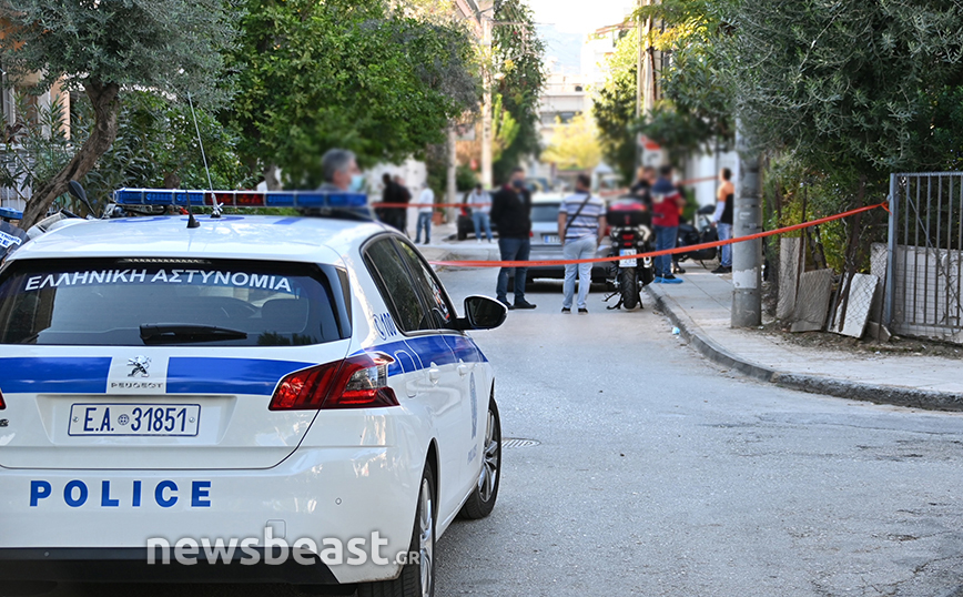 Έγκλημα στο Αιγάλεω: Συγκλονιστικές μαρτυρίες – «Το ένα παιδί βγήκε και φώναζε ότι σκότωσαν τη μάνα του»