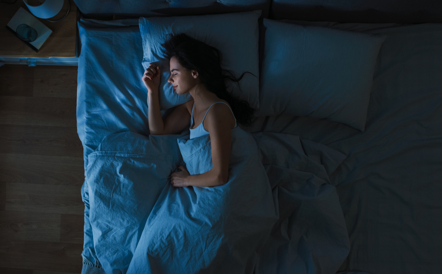 Έρευνα: Μικρότερος ο κίνδυνος για έμφραγμα ή εγκεφαλικό για όσους πέφτουν για ύπνο 10 με 11 το βράδυ