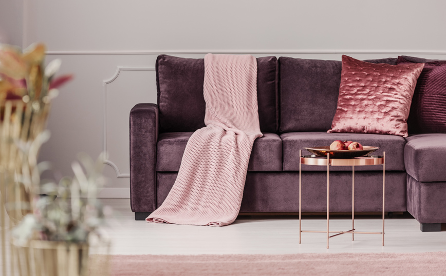 Σαλόνι με βελούδινα έπιπλα