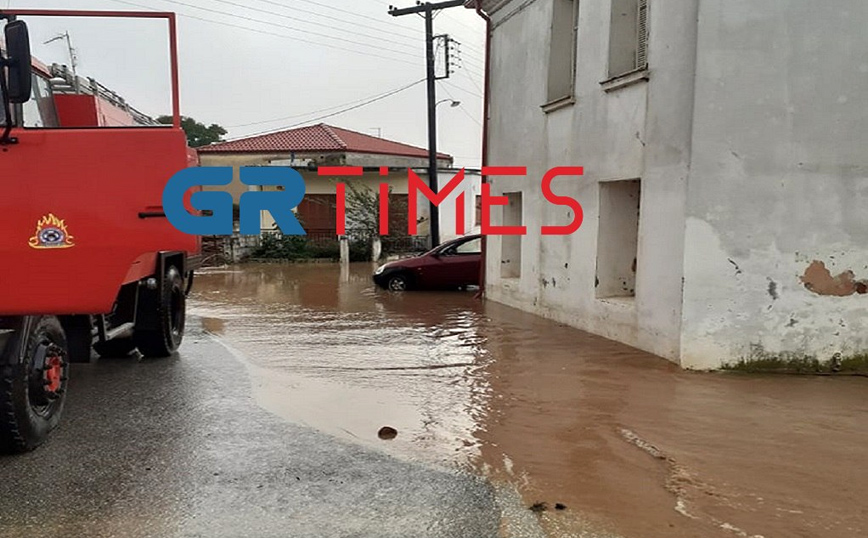 Κακοκαιρία Μπάλλος: Υπερχείλιση ρέματος στο Ζαγκλιβέρι Κακοκαιρία Μπάλλος: Υπερχείλιση ρέματος στο Ζαγκλιβέρι